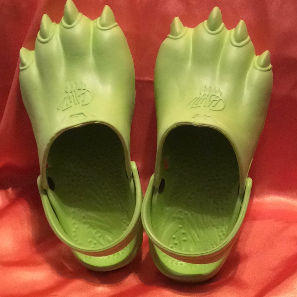 Lime green CLAWZ, size 7, NWT, easy to clean COMFY